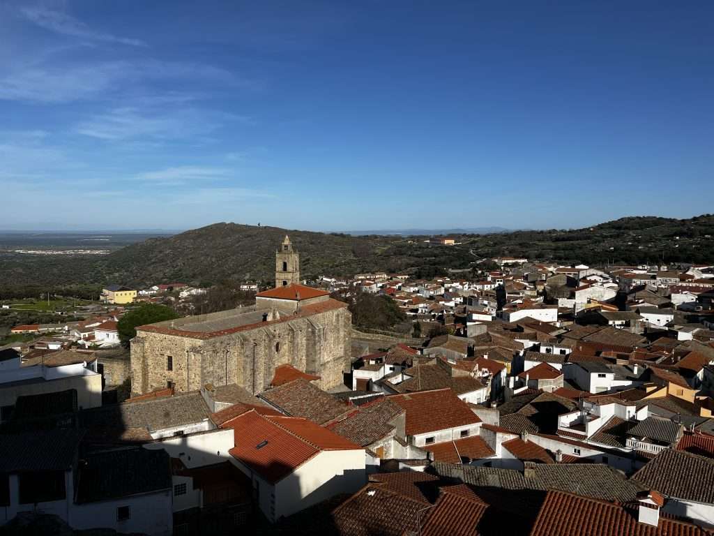 Montánchez cerca de Alcuéscar