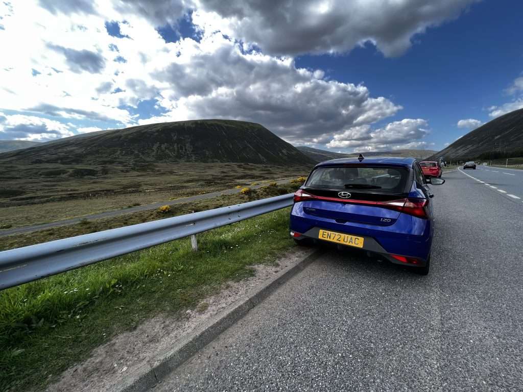 Conduciendo por las Tierras Altas de Escocia
