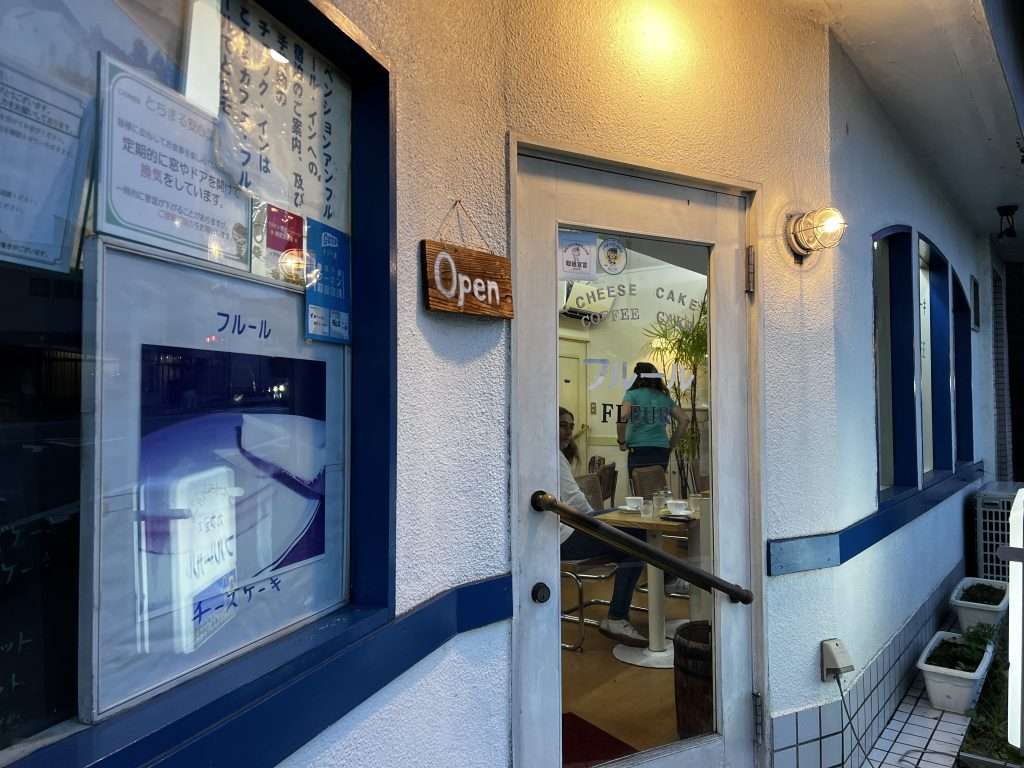 dónde tomar algo en nikko