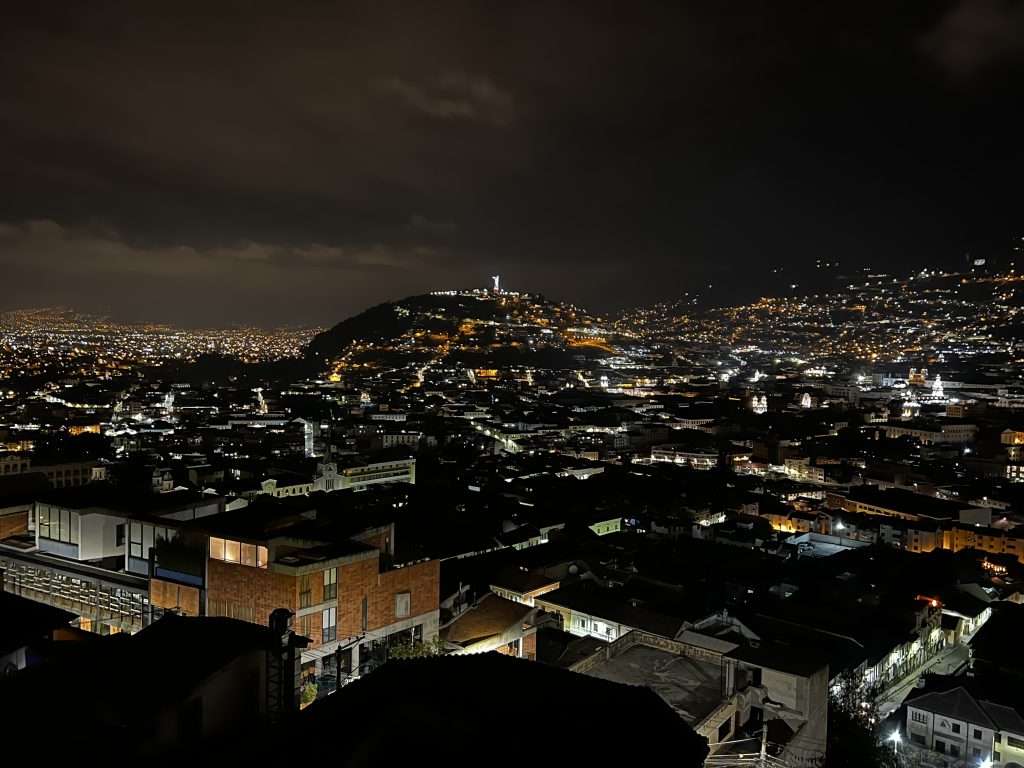 Vistas desde el Panecillo 14 días por Ecuador
