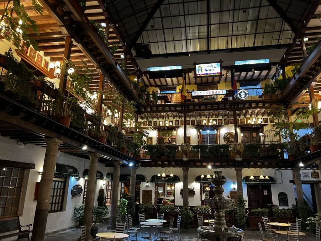 Palacio Arzobispal Quito 14 días por Ecuador
