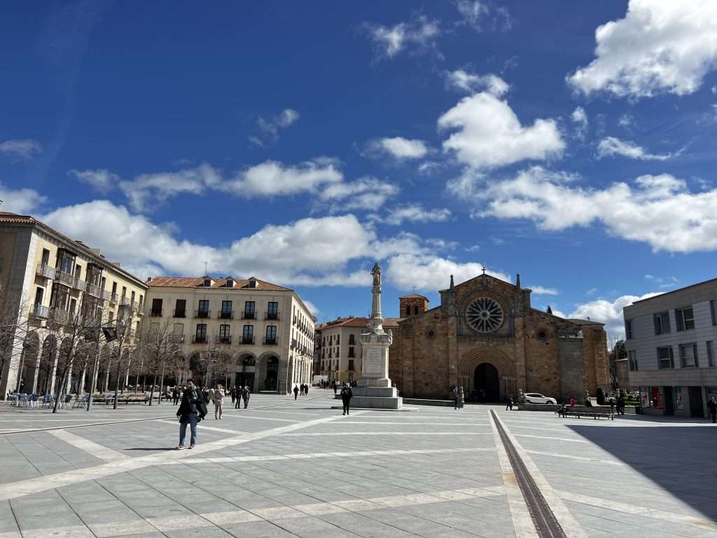 Plaza del Mercado Grande qué er en Ávila en 1 día
