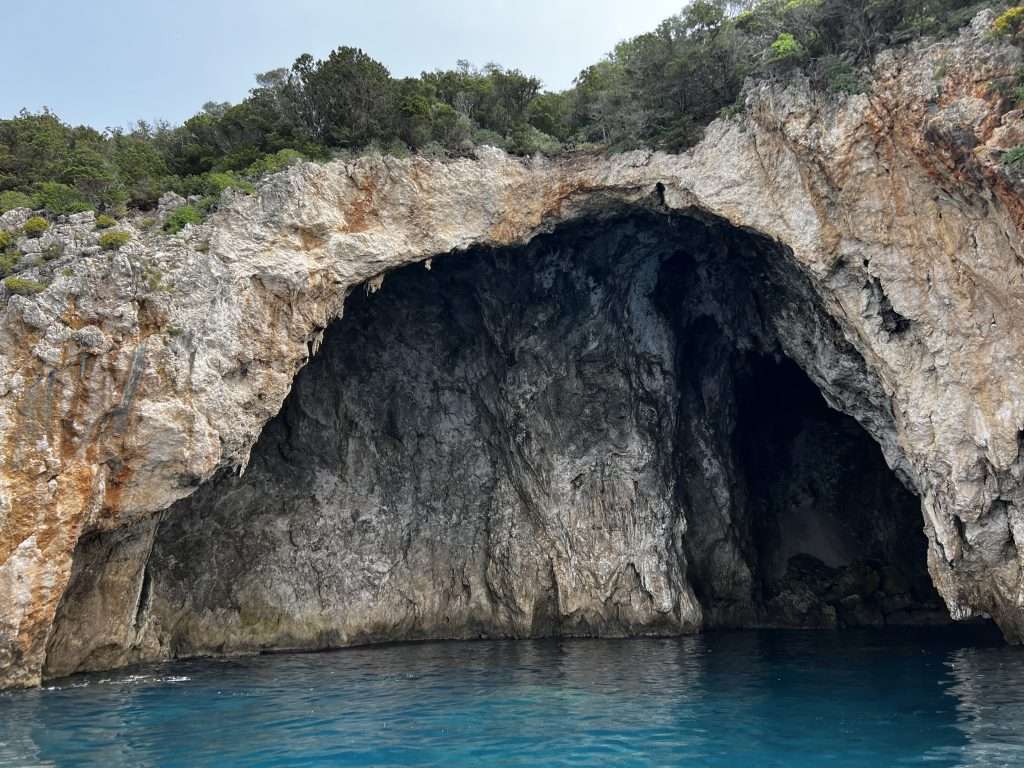 Espectaculares Cuevas en Corfú 