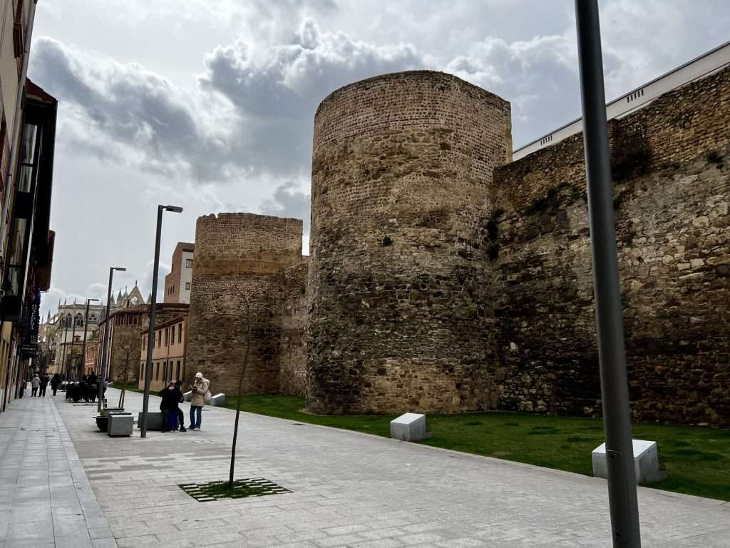 Murallas de león
