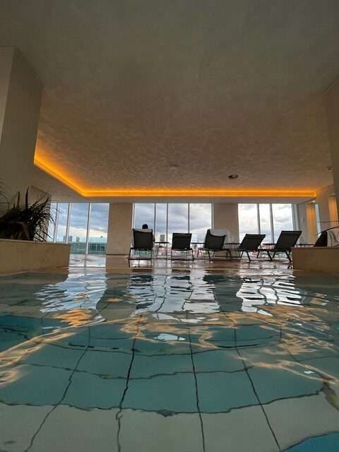 El leisure center del Nordic Hotel Forum dónde alojarse en Tallinn
