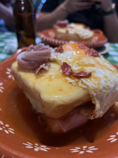 Dónde comer una francesinha en oporto