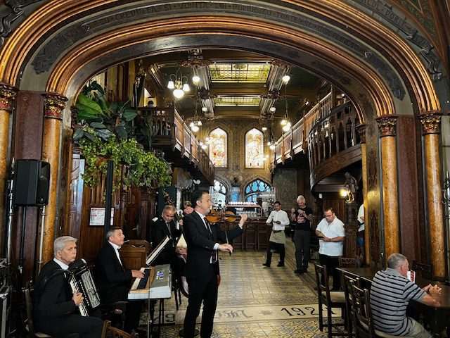 Cara cu Bere Bucarest
