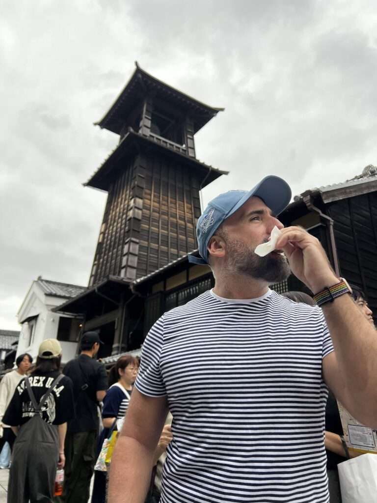 Comiendo en el campanario de Kawagoe