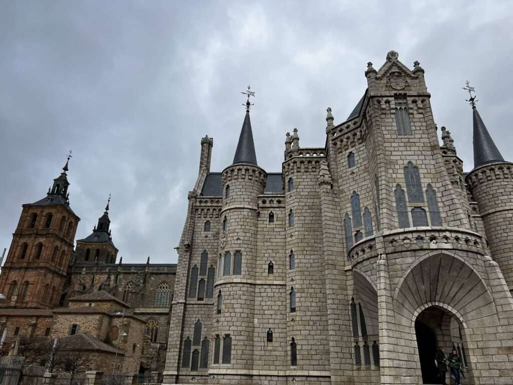 Palacio de Astorga en 1 día