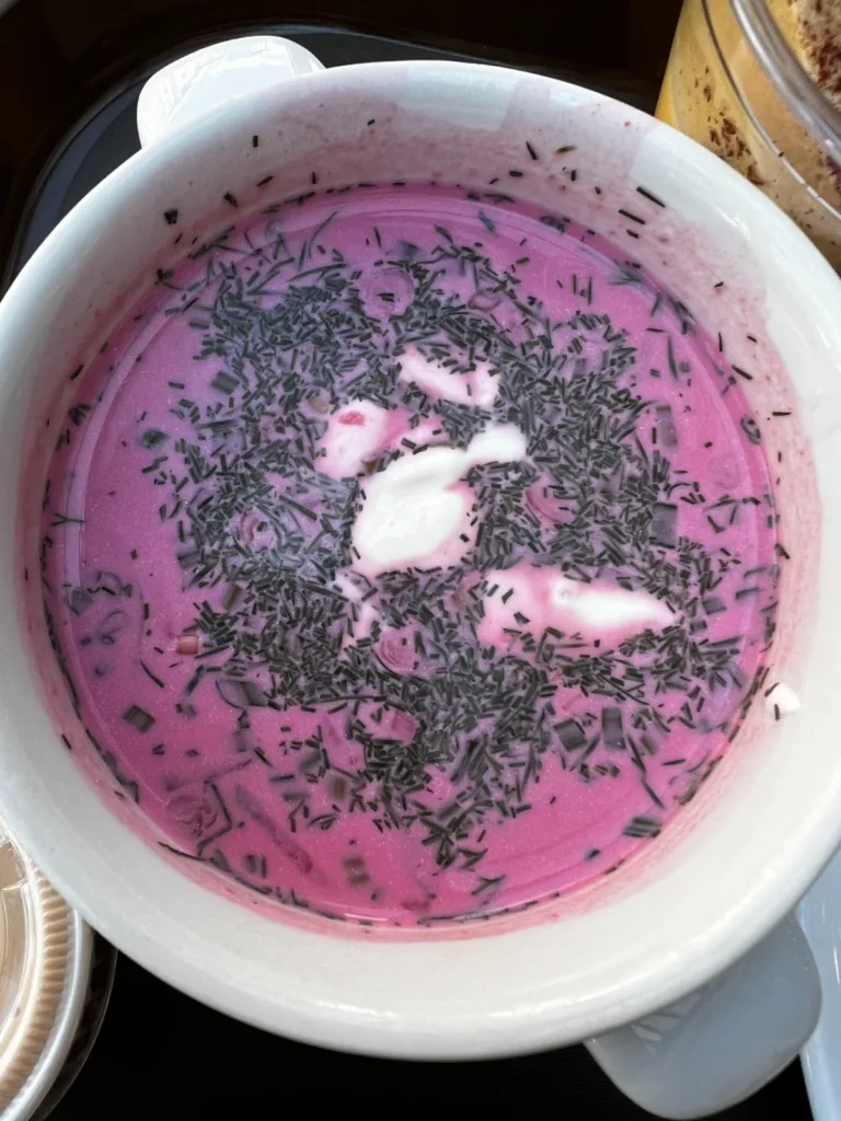 Sopa de remolacha típica de Letonia Riga