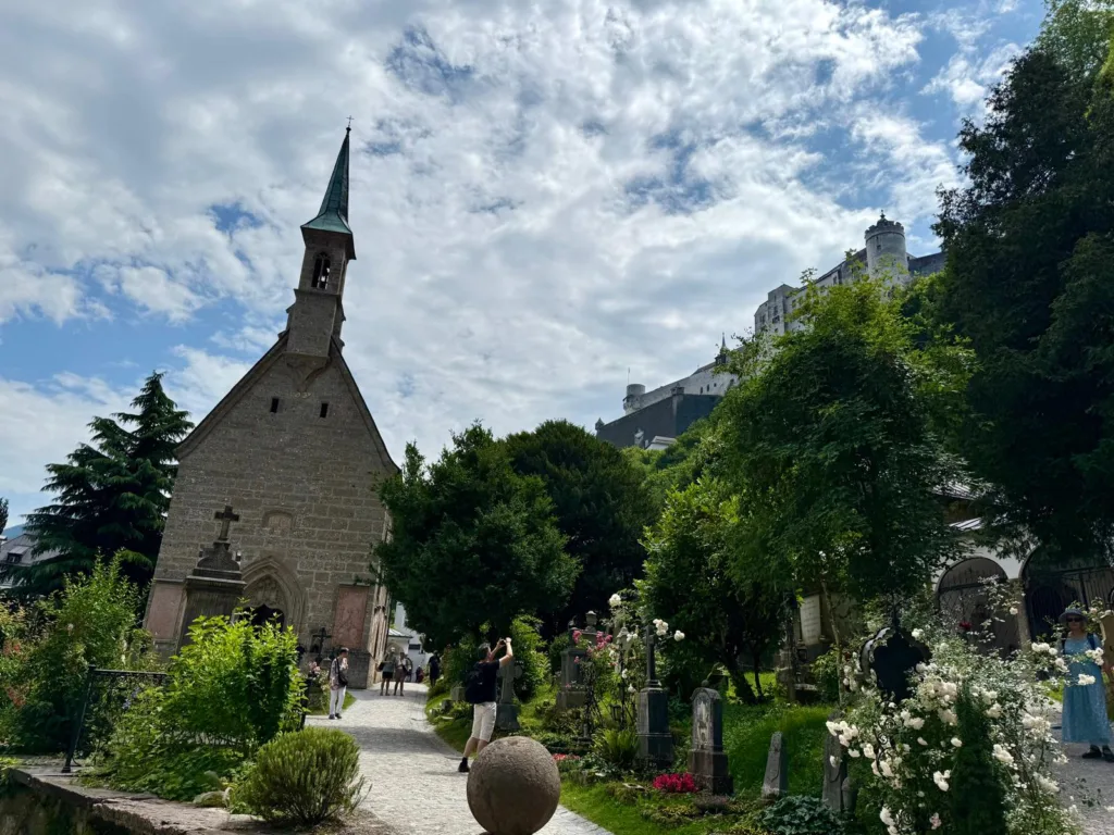 Iglesia y cementerio Qué ver en Salzburgo