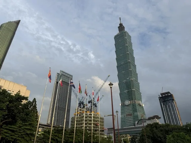 Subir al Tapei 101